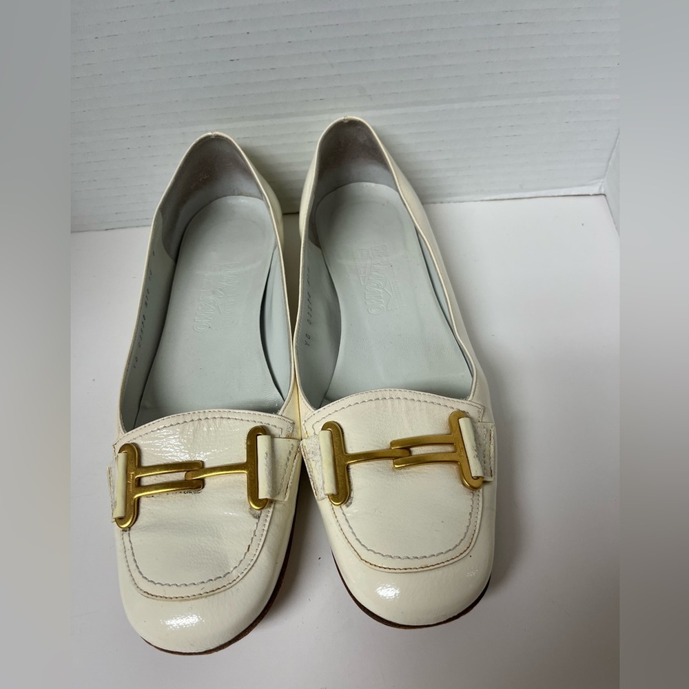 S FERRAGAMO WNS CREAM PATENT LEATHER HORSE BITE FLATS OLD MONEY QUIET LUXURY 10B